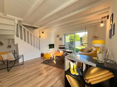 Coin salon dans l'établissement Ty Ar S'Hisel Séjour authentique en Bretagne, plage à 50 m - Holim'prest