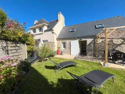 Jardin de l'établissement Ty Ar S'Hisel Séjour authentique en Bretagne, plage à 50 m - Holim'prest
