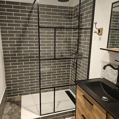 Salle de bains dans l'établissement GÎTE L'industriel, appartement privé en Duplex, à 10 minutes des plages