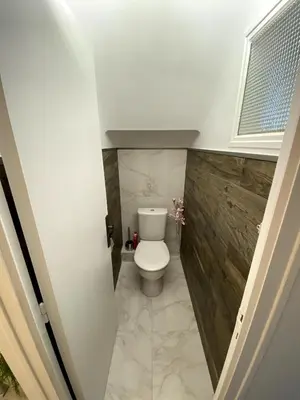Salle de bains dans l'établissement Maison Renovée Plomelin - Countryside and Beaches
