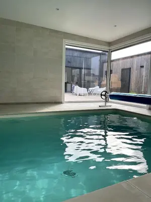 Piscine de l'établissement Villa Wax - Piscine et plage ou située à proximité