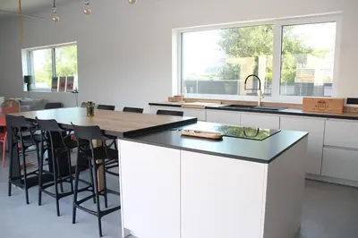 Cuisine ou kitchenette dans l'établissement Villa Wax - Piscine et plage