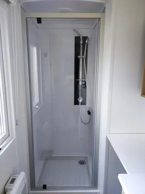 Salle de bains dans l'établissement Mobil home