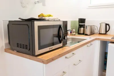 Cuisine ou kitchenette dans l'établissement Envol du Phénix - Studio neuf - Rivage indépendant en rez de jardin