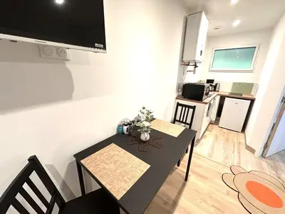 Cuisine ou kitchenette dans l'établissement Envol du Phénix - Studio neuf - Rivage indépendant en rez de jardin