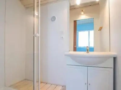 Salle de bains dans l'établissement ZEcamping 2 étoiles piscine couverte chiens acceptés hammam et jacuzzi