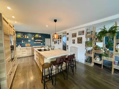 Cuisine ou kitchenette dans l'établissement Grande maison à 200m de la plage