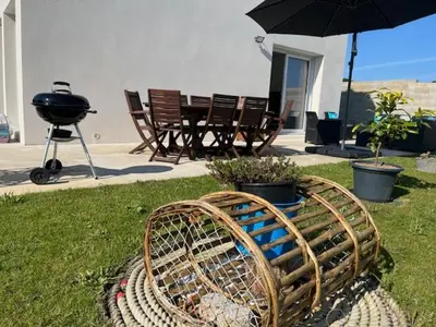 Barbecue disponible mis à disposition des clients de la maison de vacances