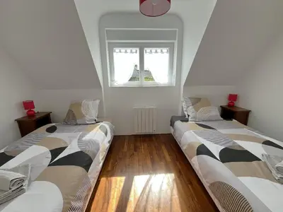 Un ou plusieurs lits dans un hébergement de l'établissement Maison proche sentier littoral et mer, pour 8 personnes