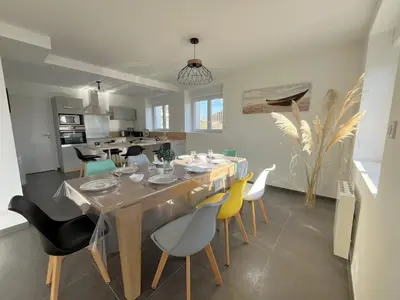 Coin salon dans l'établissement Maison proche sentier littoral et mer, pour 8 personnes