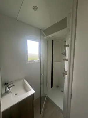 Salle de bains dans l'établissement Camping Lizoé