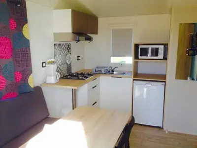 Cuisine ou kitchenette dans l'établissement Camping Lizoé