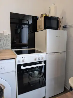 Cuisine ou kitchenette dans l'établissement Gîte Les Hortensias Les Jardins de Kerellec 20min de la mer jacuzzi et terrasse