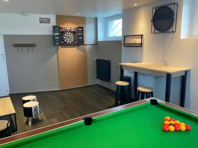 Billard dans l'établissement La Villa du Cap - indoor pool - billiards table