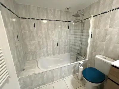 Salle de bains dans l'établissement Kap'Lor