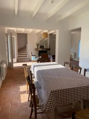 Coin salon dans l'établissement Kerlou