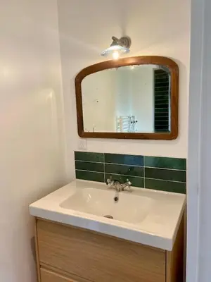 Salle de bains dans l'établissement Kerlou