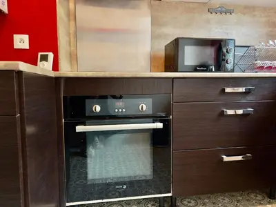Cuisine ou kitchenette dans l'établissement Appartement central proche Base Navale et Siam