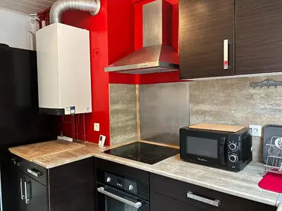 Cuisine ou kitchenette dans l'établissement Appartement central proche Base Navale et Siam