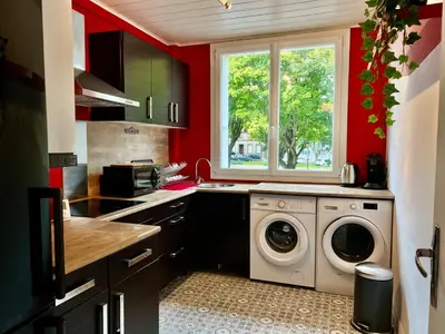 Cuisine ou kitchenette dans l'établissement Appartement central proche Base Navale et Siam