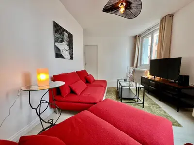 Télévision ou salle de divertissement dans l'établissement Appartement central proche Base Navale et Siam