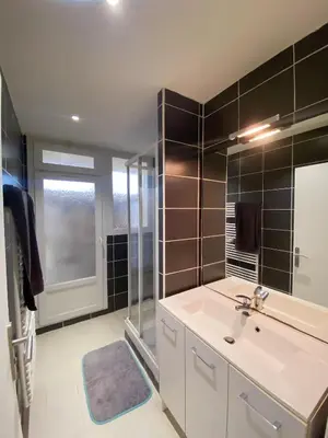 Salle de bains dans l'établissement Appartement proche centre-ville