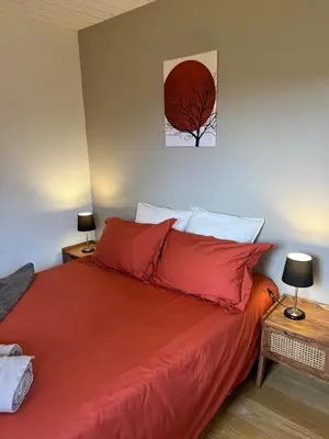 Un ou plusieurs lits dans un hébergement de l'établissement Villa am Meer mit Komfort privates Hallen Schwimmbad und Jacuzzi