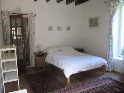 Un ou plusieurs lits dans un hébergement de l'établissement Farmyard at Kerespars, 3 Houses, Sleeps 30 with pool