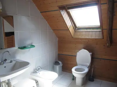 Salle de bains dans l'établissement Farmyard at Kerespars, 3 Houses, Sleeps 30 with pool