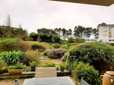 Jardin de l'établissement Le jardin de la Baie-face plage du Trez & thalasso