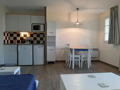 Cuisine ou kitchenette dans l'établissement A07- Apt PMR 4 à 5 pers, sea view, beach, pool