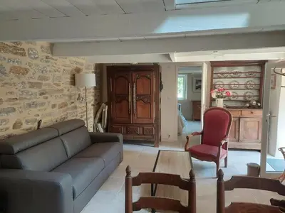 Coin salon dans l'établissement Adorable Chaumière traditionnelle plage à pied