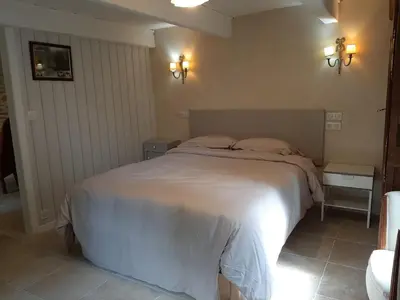 Un ou plusieurs lits dans un hébergement de l'établissement Adorable Chaumière traditionnelle plage à pied