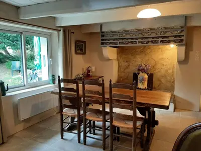 Coin salon dans l'établissement Adorable Chaumière traditionnelle plage à pied