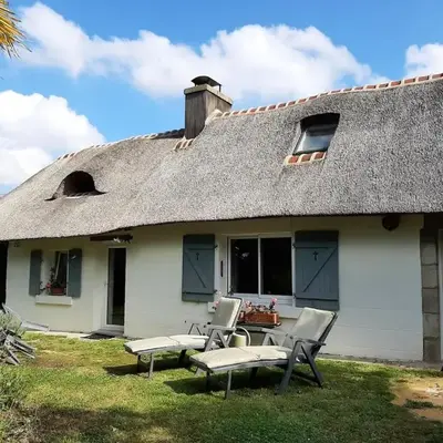 Adorable Chaumière traditionnelle plage à pied