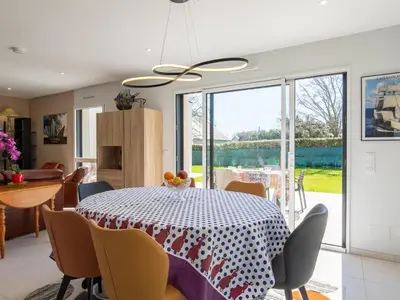 Télévision ou salle de divertissement dans l'établissement Holiday Home Keryanne by Interhome