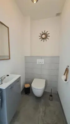 Salle de bains dans l'établissement Maison Cerisier