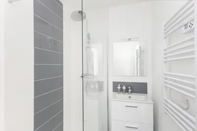 Salle de bains dans l'établissement Tomm
