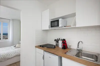 Cuisine ou kitchenette dans l'établissement Kenavo