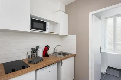 Cuisine ou kitchenette dans l'établissement Kenavo
