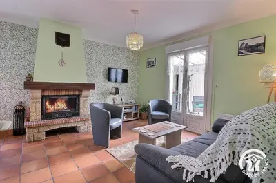 Télévision ou salle de divertissement dans l'établissement Le jardin