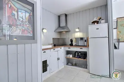 Cuisine ou kitchenette dans l'établissement La villa de la lieue de greve
