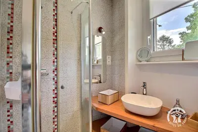 Salle de bains dans l'établissement La villa de la lieue de greve