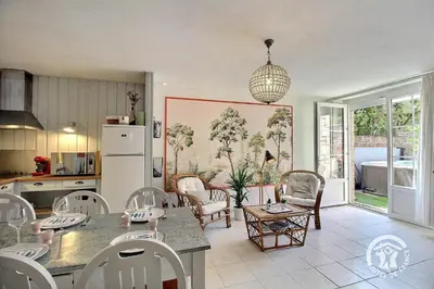 Cuisine ou kitchenette dans l'établissement Villa la lieue de greves
