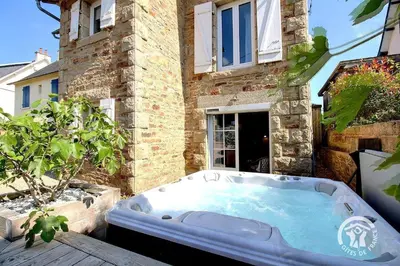 Piscine de l'établissement Villa la lieue de greves ou située à proximité