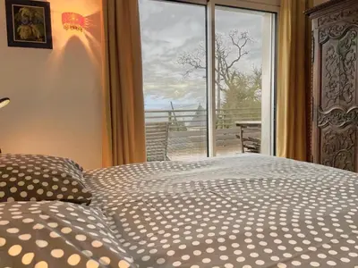 Un ou plusieurs lits dans un hébergement de l'établissement Maison magnifique vue mer