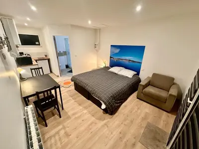 Cuisine ou kitchenette dans l'établissement Envol du Phénix Studio neuf - Horizon indépendant rez de jardin