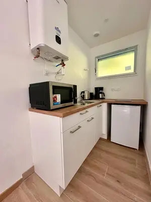 Cuisine ou kitchenette dans l'établissement Envol du Phénix Studio neuf - Horizon indépendant rez de jardin