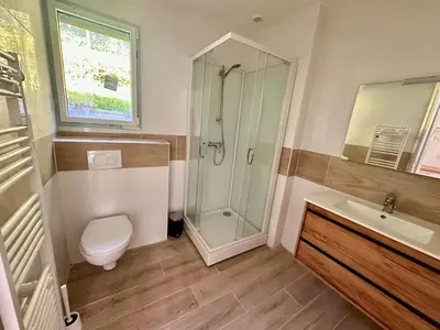 Salle de bains dans l'établissement Envol du Phénix Studio neuf - Horizon indépendant rez de jardin