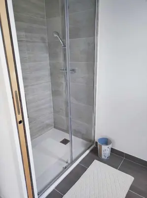 Salle de bains dans l'établissement Maison récente plain-pied Crozon proche plage commerces